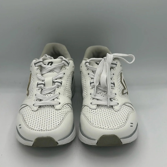 Vionic Shoes - like new white Vionic Thrills tennis shoes size 5